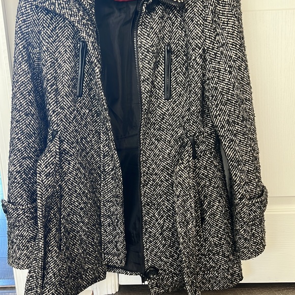 Forever 21 Winter Jacket - Picture 4 of 10